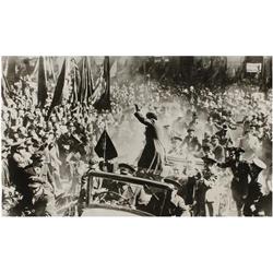 198 Agustí Centelles (1909-1985)Lluis Companys en la plaza San Jaume tras su liberación del penal de
