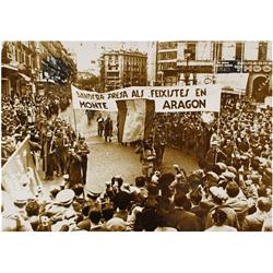 200 Agustí Centelles (1909-1985)La conmemoración del 6 de octubre, 1936.Gelatina de plata, 12,5 x 18