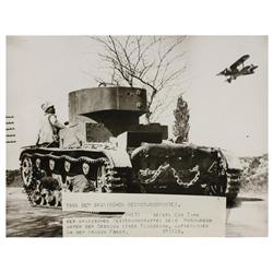 211 Albero y Segovia (XX)Tanque republicano en el Frente de Aragón., 1937.Gelatina de plata, 17 x 21