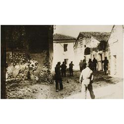 212 Martin Santos Yubero (1903-1994)Tropas republicanas en un pueblo extremeño, 1936.Gelatina de pla