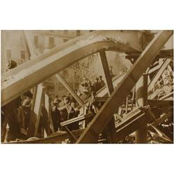 214 Agustí Centelles (1909-1985)Bombardeo de la Gran Vía de Barcelona, 1938.Gelatina de plata, 12 x