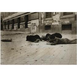 220 Hermanos Mayo (XX)Bombardeo en Madrid., 1939.Gelatina de plata, 23,3 x 16,4 cm, sello húmedo de