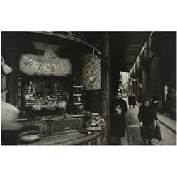 261 Thomas Höpker (1936)Barcelona, 1963.Gelatina de plata, 19 x 28,5 cm, sello húmedo del fotógrafo