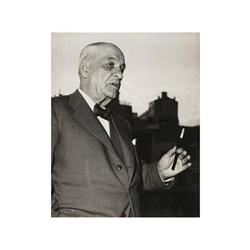 279 Nicolas Müller (1913-2000)Retrato de José Ortega y Gasset., 1950-1960.Gelatina de plata, 50 x 39