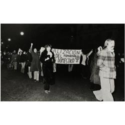 287 Yeti (XX)Manifestación feminista, Madrid, 1970-1980.Gelatina de plata, 15 x 24 cm, sello húmedo
