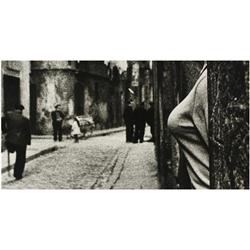1004 Joan Colom (1921)Raval, 1958.Gelatina de plata, 12 x 23 cm, firmado por el fotógrafo, tiraje de