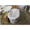 Image 1 : TUB WITH JETS AND CONTROLS