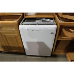 ARISTON WHITE DISHWASHER WITH STAINLESS STEEL