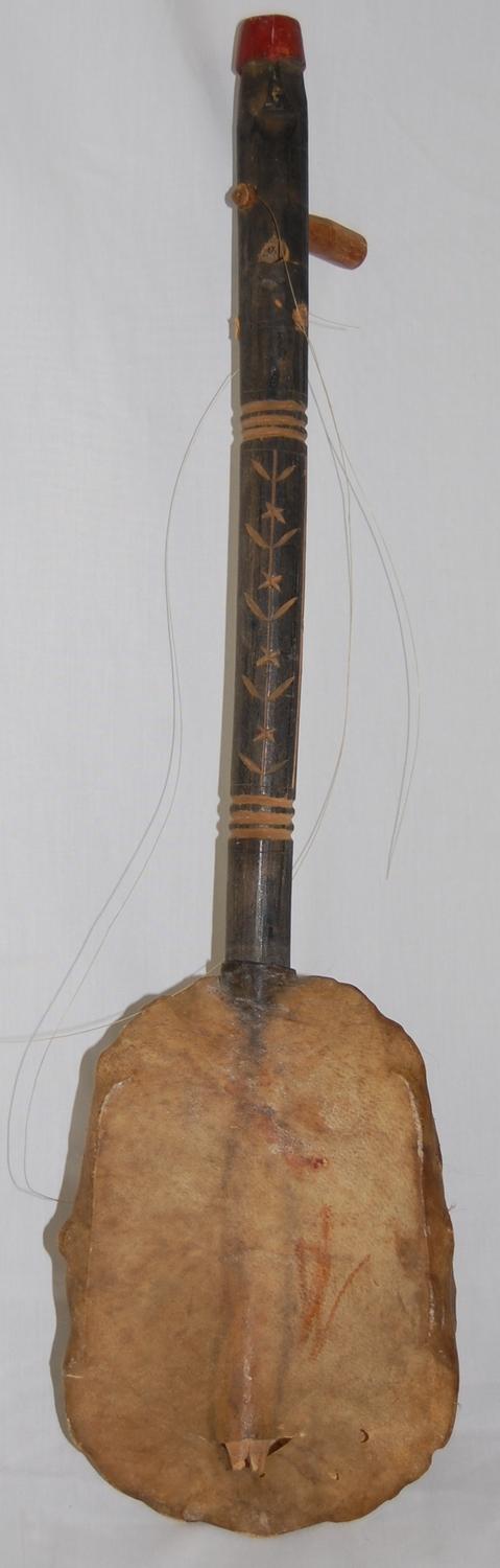 Pair of Vintage Tortoise Shell / Turtle Native Guitar, String ...