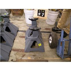 pair of jack stands
