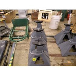 3 jack stands