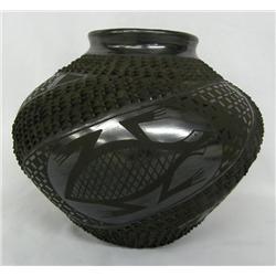 Mata Ortiz Black Textured Toad Pot by Mario Olivas