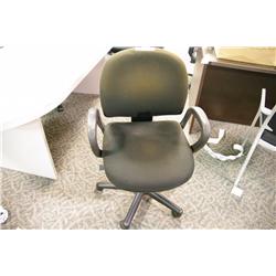 BLACK LOOP ARM TASK CHAIR