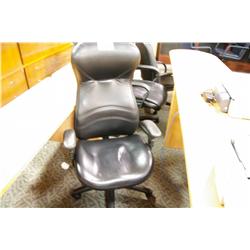 BLACK LEATHER HIGHBACK EXECUTIVE CHAIR