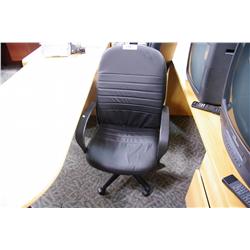BLACK LEATHER HIGHBACK EXECUTIVE CHAIR
