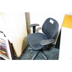 BLACK ERGONOMIC TASK CHAIR