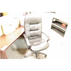 BLACK LEATHER HIBACK EXECUTIVE CHAIR