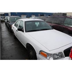 2005 WHITE FORD CROWN VICTORIA POLICE SERIES 4DR