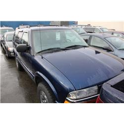 2004 BLUE CHEVROLET BLAZER SUV