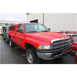 2001 RED DODGE 2500 4X4 PICK UP TRUCK