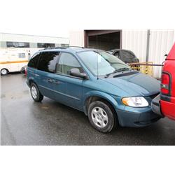 2002 BLUE DODGE CARAVAN PASSENGER VAN