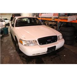 2005 WHITE FORD CROWN VICTORIA POLICE SERIES 4DR