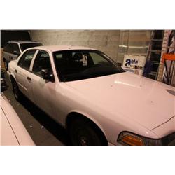 2005 WHITE FORD CROWN VICTORIA POLICE SERIES 4DR
