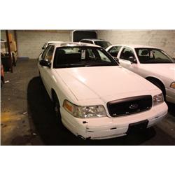 2004 WHITE FORD CROWN VICTORIA POLICE SERIES 4DR