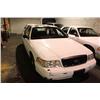 Image 1 : 2004 WHITE FORD CROWN VICTORIA POLICE SERIES 4DR