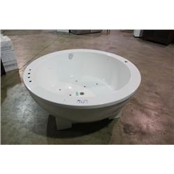 WHITE ROUND JET TUB