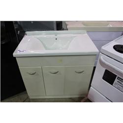 3 DOOR IVORY ON WHITE BATHROOM VANITY SET