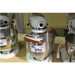 KITCHENAID WHITE MIXER