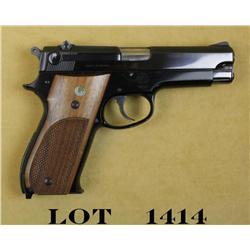 Smith & Wesson Model 39 DA semi-auto pistol,  9mm cal., black finish, checkered medallion  wood grip