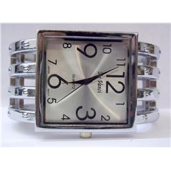 Metallic Bracelet Quartz Watch "New"