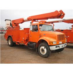 1999 INT 4900