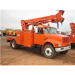 1999 INT 4900
