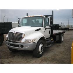 2002 INTERNATIONAL 4300 SBA