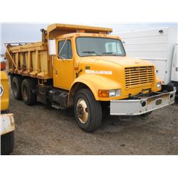 1995 INTERNATIONAL 4900  ,