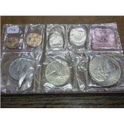 1967 NEW ZEALAND UNC SET PLASTIC IS DISCOLORED