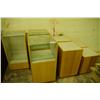 Image 1 : 3 Display Cases And 4 Display Cubes