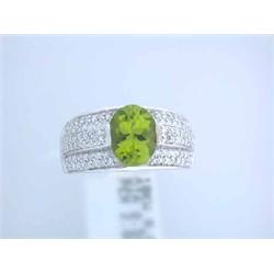 18k White Gold Ring with Diamonds and Peridot