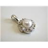 Image 1 : 14k White Gold Pendant with Pearl and Diamonds