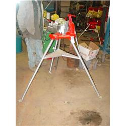 TOLEDO PIPE VISE ON TRI POD
