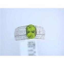 18k White Gold Ring with Diamonds and Peridot