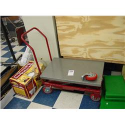 HYDRAULIC LIFT TABLE CASTERED BROKE WHEEL