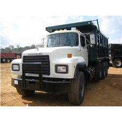 1999 MACK RD688 SX TRI-AXLE DUMP