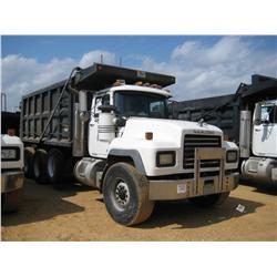 2001 MACK RD688S TRI-AXLE DUMP