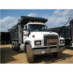 1997 MACK RD688ST TRI-AXLE DUMP