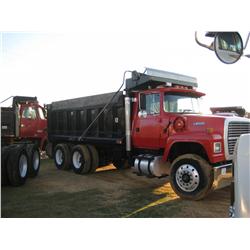 1995 FORD L8000 T/A DUMP