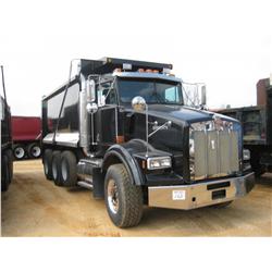 1994 KENWORTH T800B TRI-AXLE DUMP
